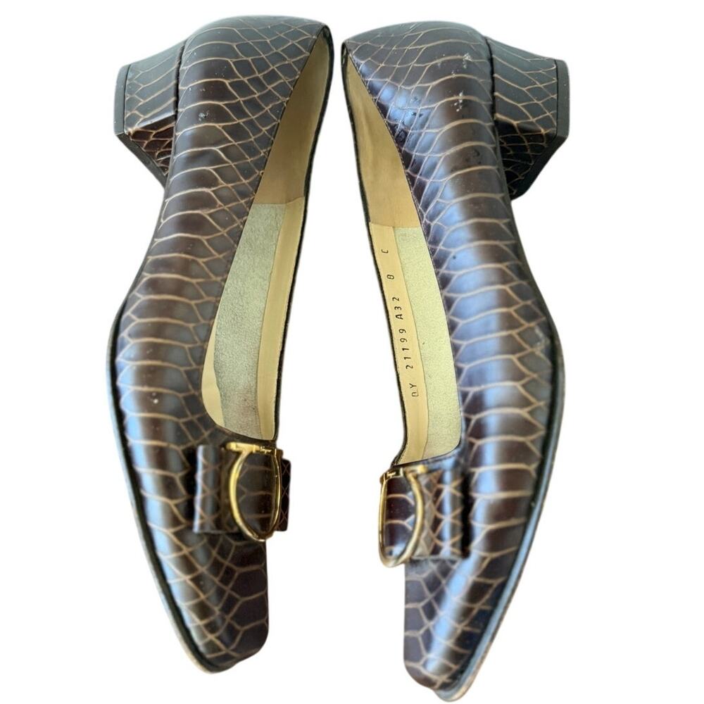 Ferragamo Python Embossed Brown Leather Gold Gancini Logo Low Heel Pumps - Picture 7 of 8